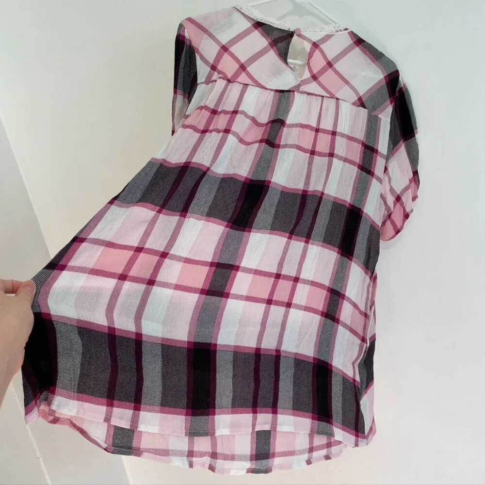 NEW NWT TORRID sz 0 Plus Size Crinkle Gauze Crochet Detail Top Pink Berry Plaid